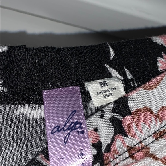 Francescas Women’s Off the Shoulder Floral Dress - Picture 3 of 3